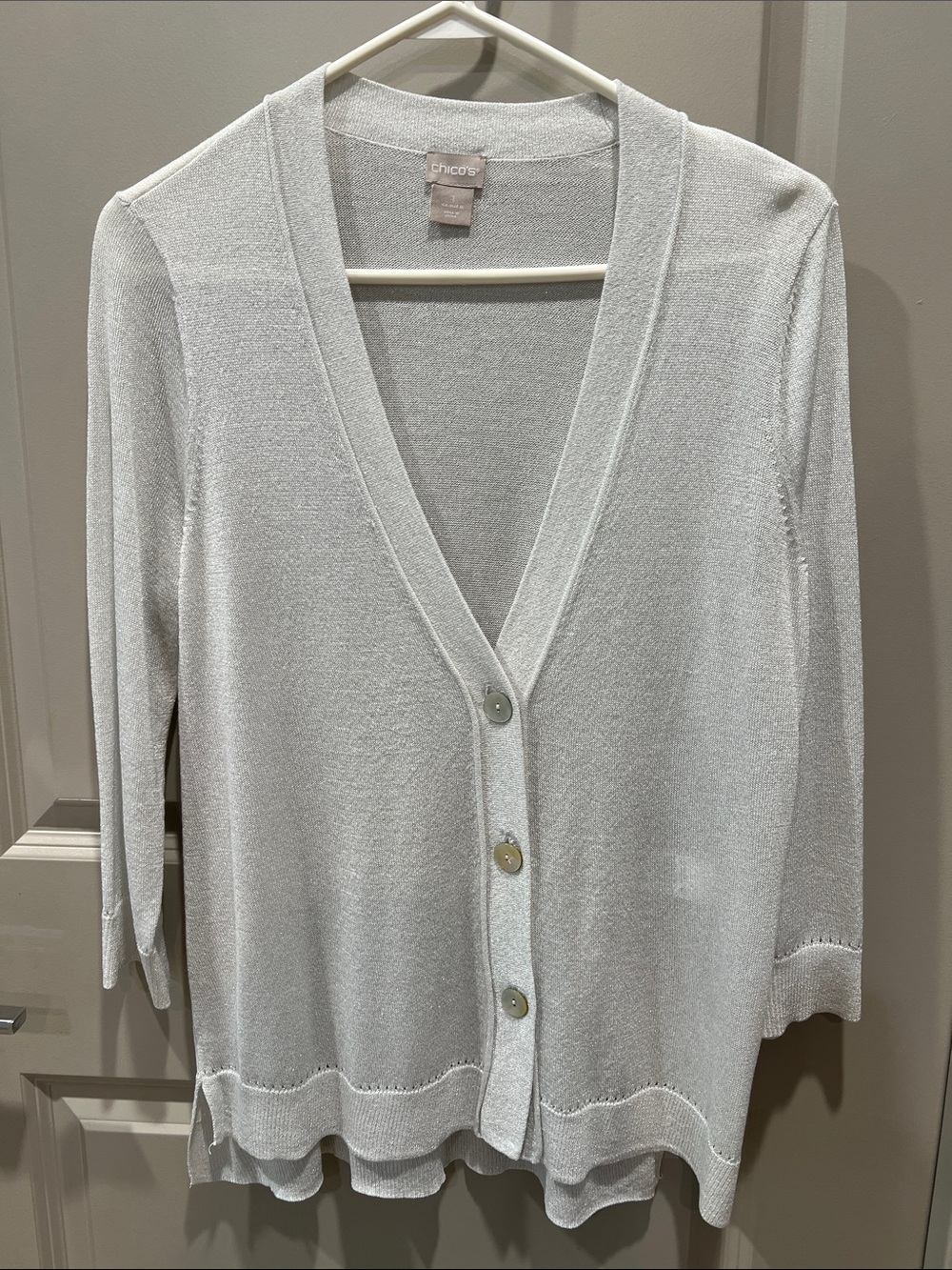 Chico's Light Gray Lightweight V-Neck 3-Button Cardigan (Chicoβs 1 / Medium)